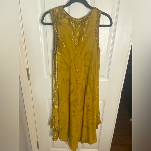 Beach Dress in browns, gold, cream and black. - Picture 3 of 8